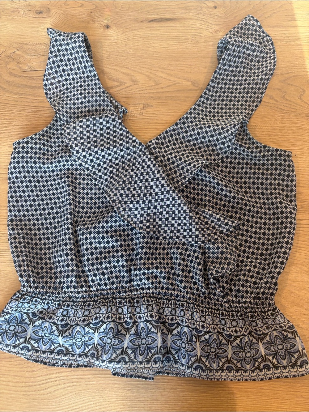 Evereve Navy and White Printed Ruffle Tank